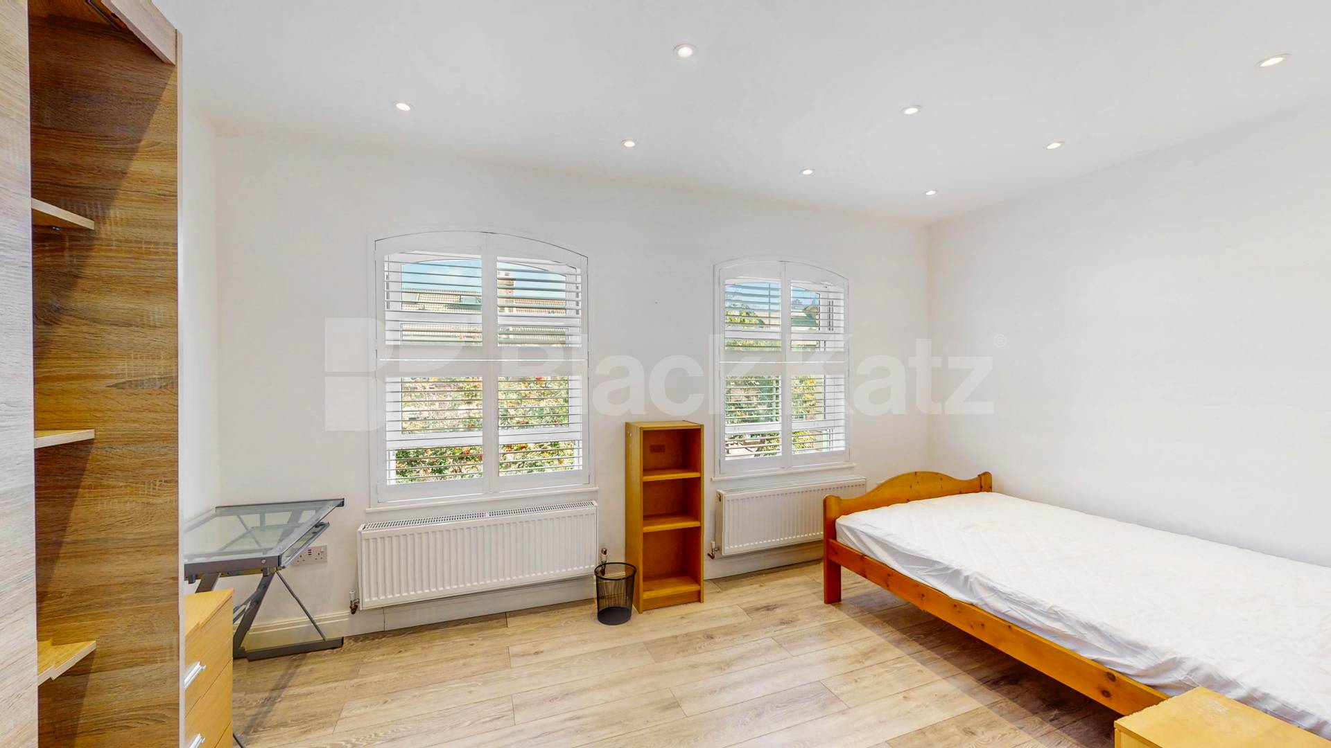 Elegant & Expansive Six Bed 4 Bath Residence with Private Garden in Holloway Mayton Street, Holloway